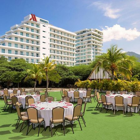 Santa Marta Marriott Resort Playa Dormida Zewnętrze zdjęcie The lawn at the hotel