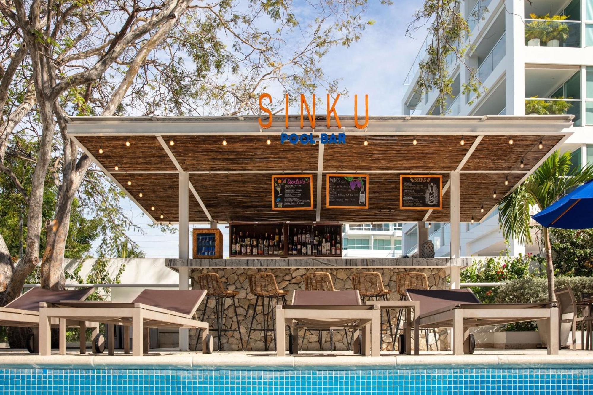 Santa Marta Marriott Resort Playa Dormida Zewnętrze zdjęcie The pool bar at the hotel