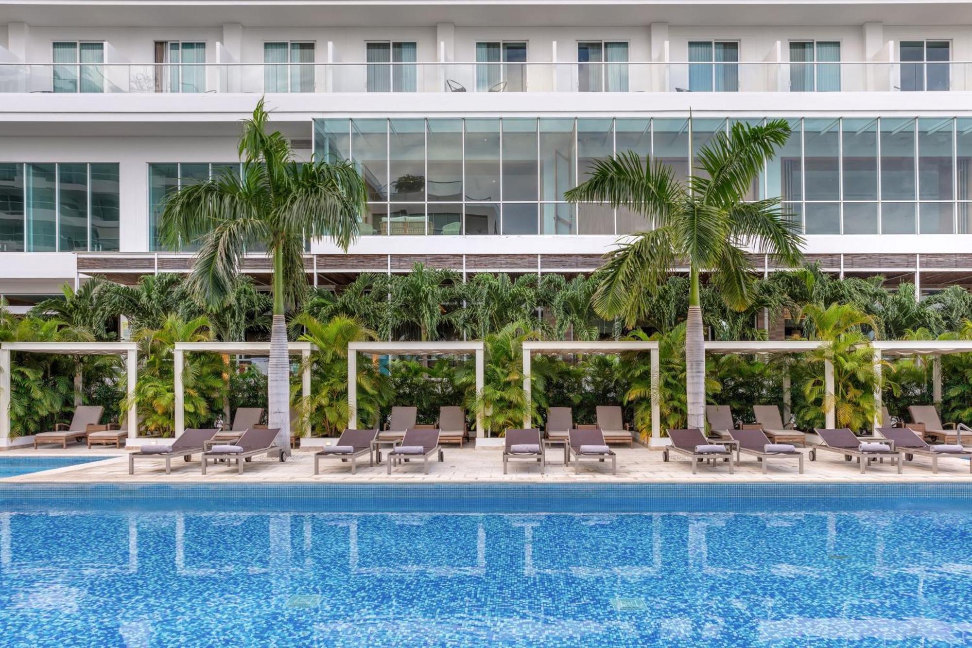 Santa Marta Marriott Resort Playa Dormida Zewnętrze zdjęcie The swimming pool at the hotel
