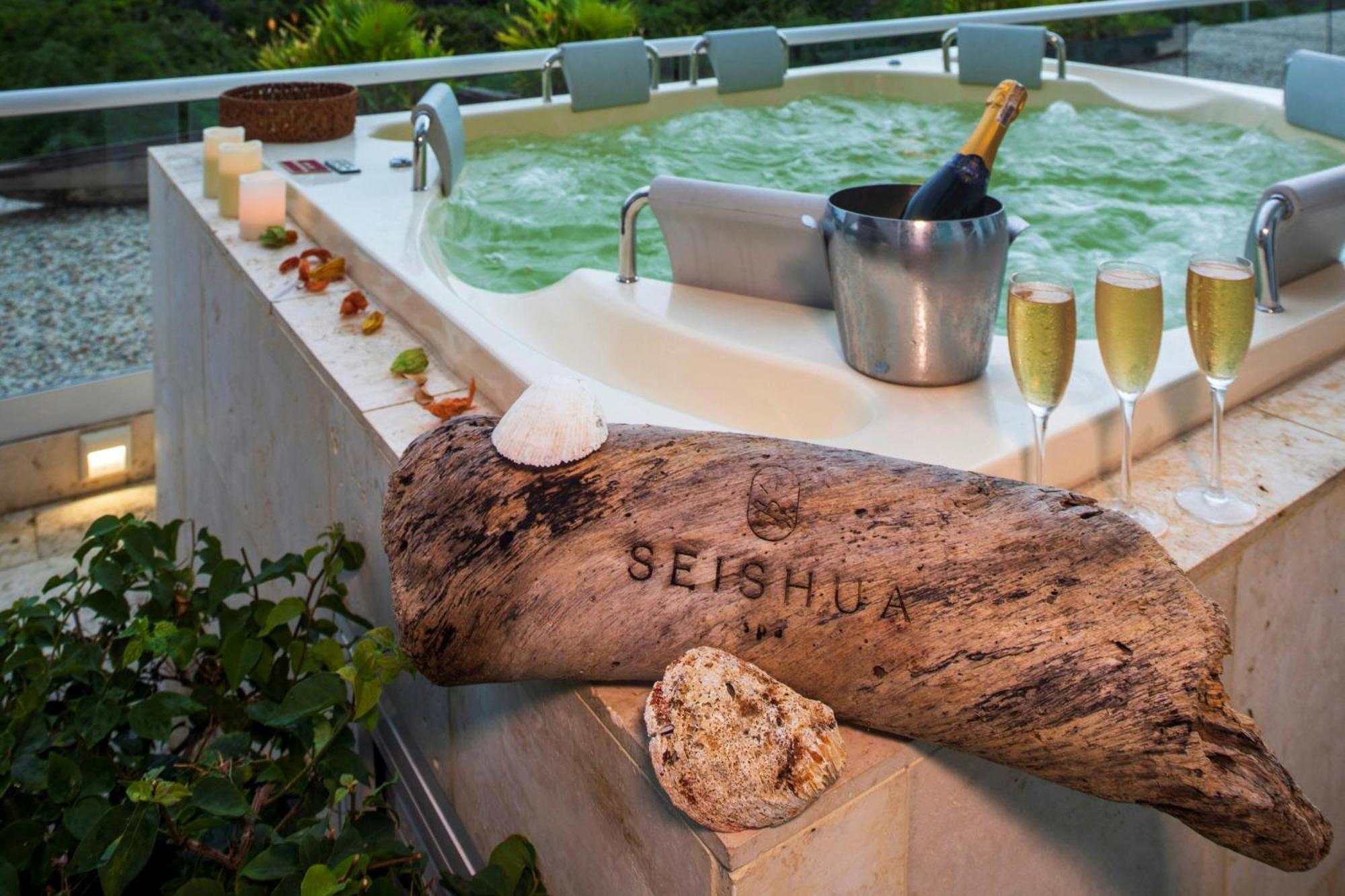 Santa Marta Marriott Resort Playa Dormida Zewnętrze zdjęcie A hot tub